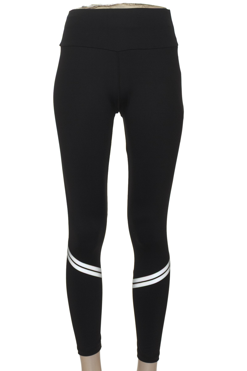 Ropa Deportiva / Salida de Baño color Negro - Closeando