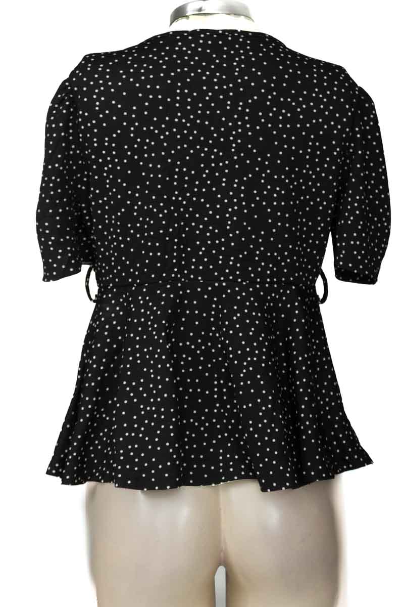 Blusa color Negro - Closeando