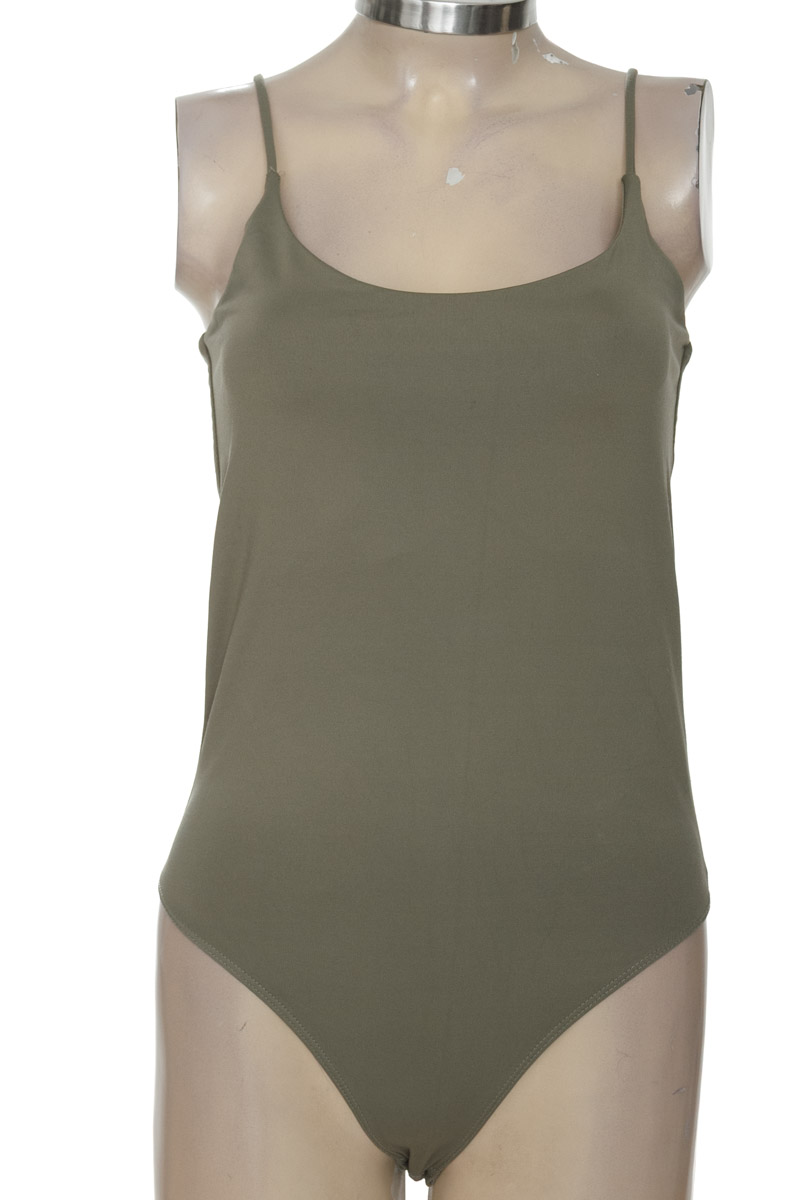 Top / Camiseta color Verde - Stradivarius