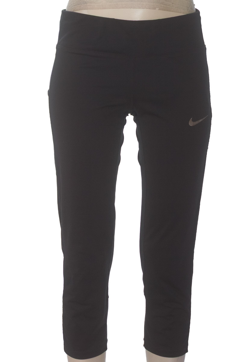 Ropa Deportiva / Salida de Baño color Negro - Nike