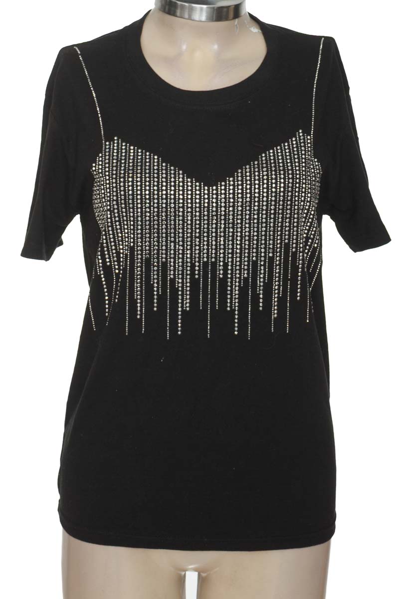 Top / Camiseta color Negro - Closeando