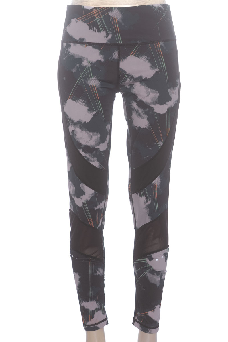Ropa Deportiva / Salida de Baño color Negro - Diadora
