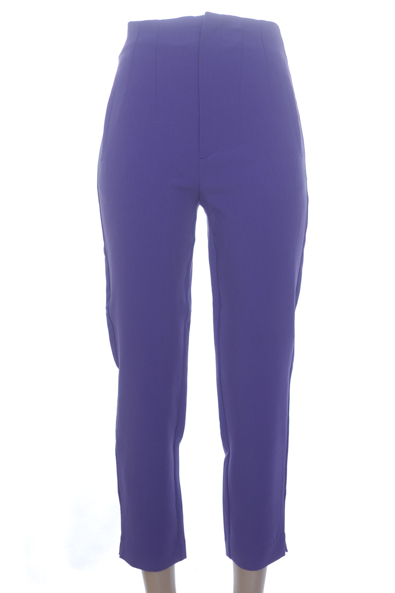 Pantalones color Morado - Stradivarius