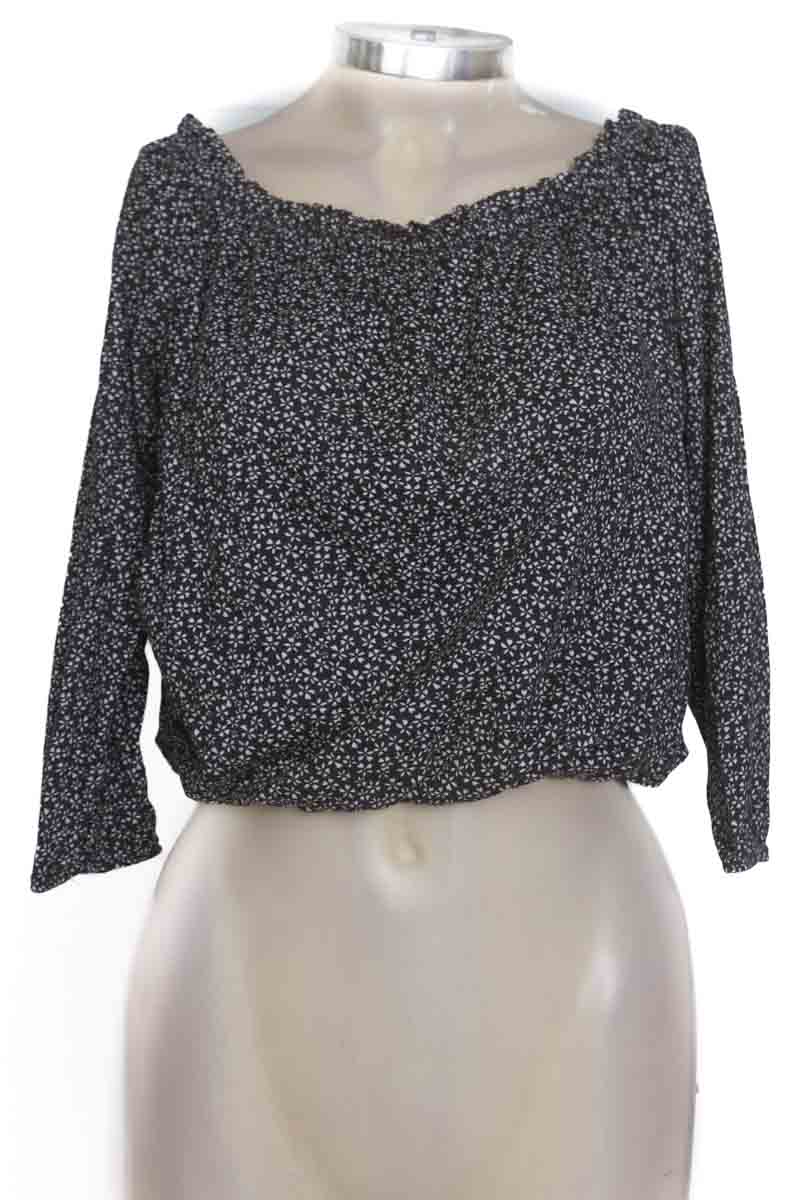 Top / Camiseta color Negro - Closeando