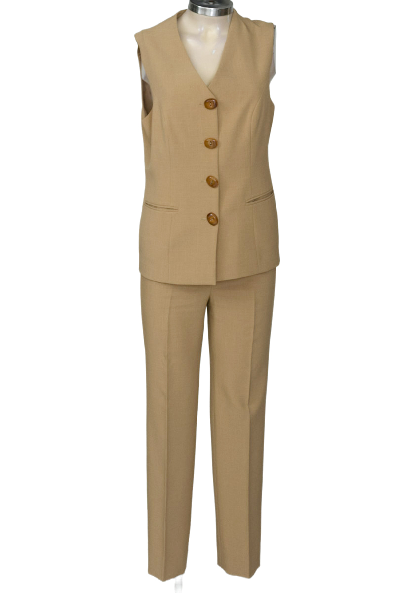 Vestido / Enterizo color Beige - Closeando