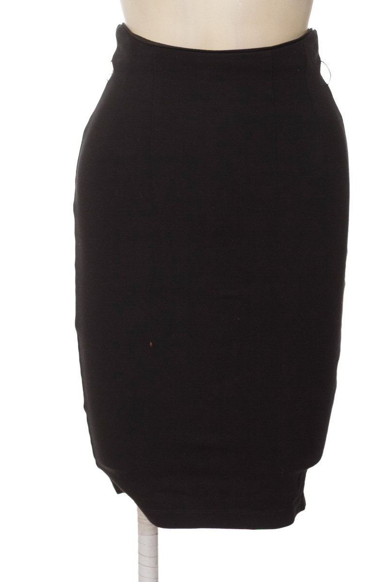 Falda color Negro - Studio F