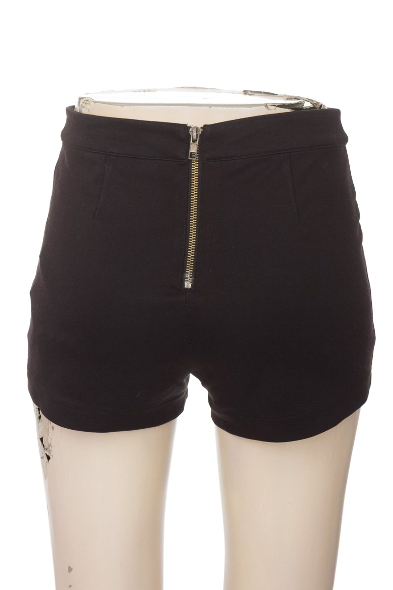 Short color Negro - Forever 21
