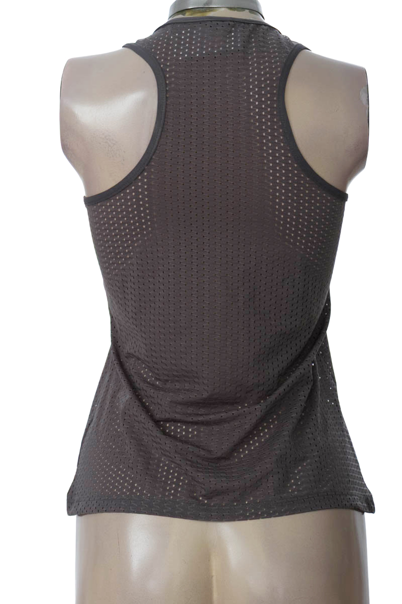 Ropa Deportiva / Salida de Baño color Gris - Closeando