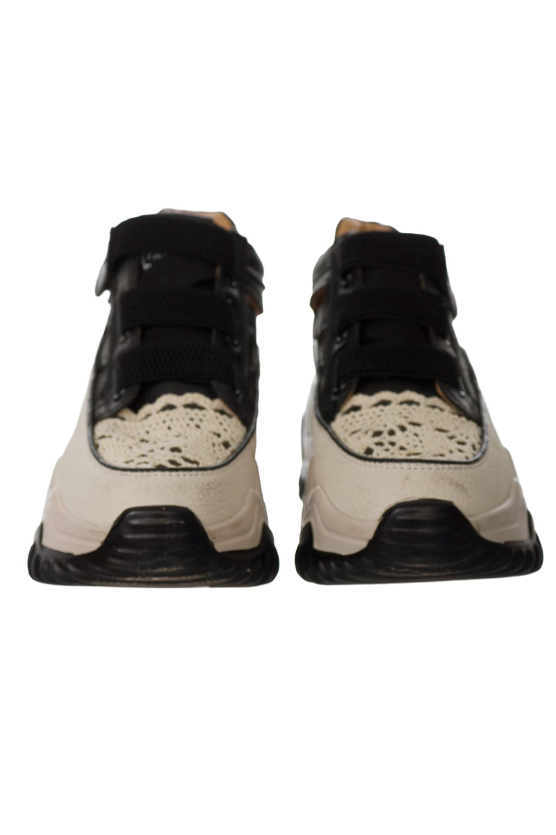 Zapatos color Beige - Closeando