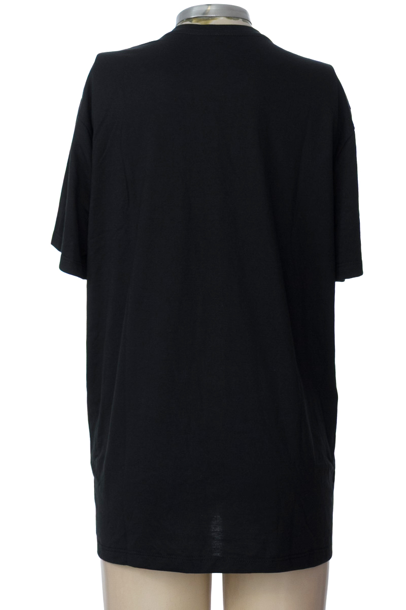 Top / Camiseta color Negro - Closeando