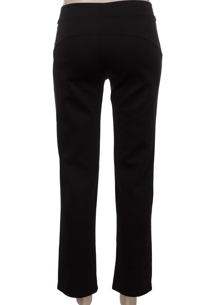 Ropa Deportiva / Salida de Baño color Negro - Closeando