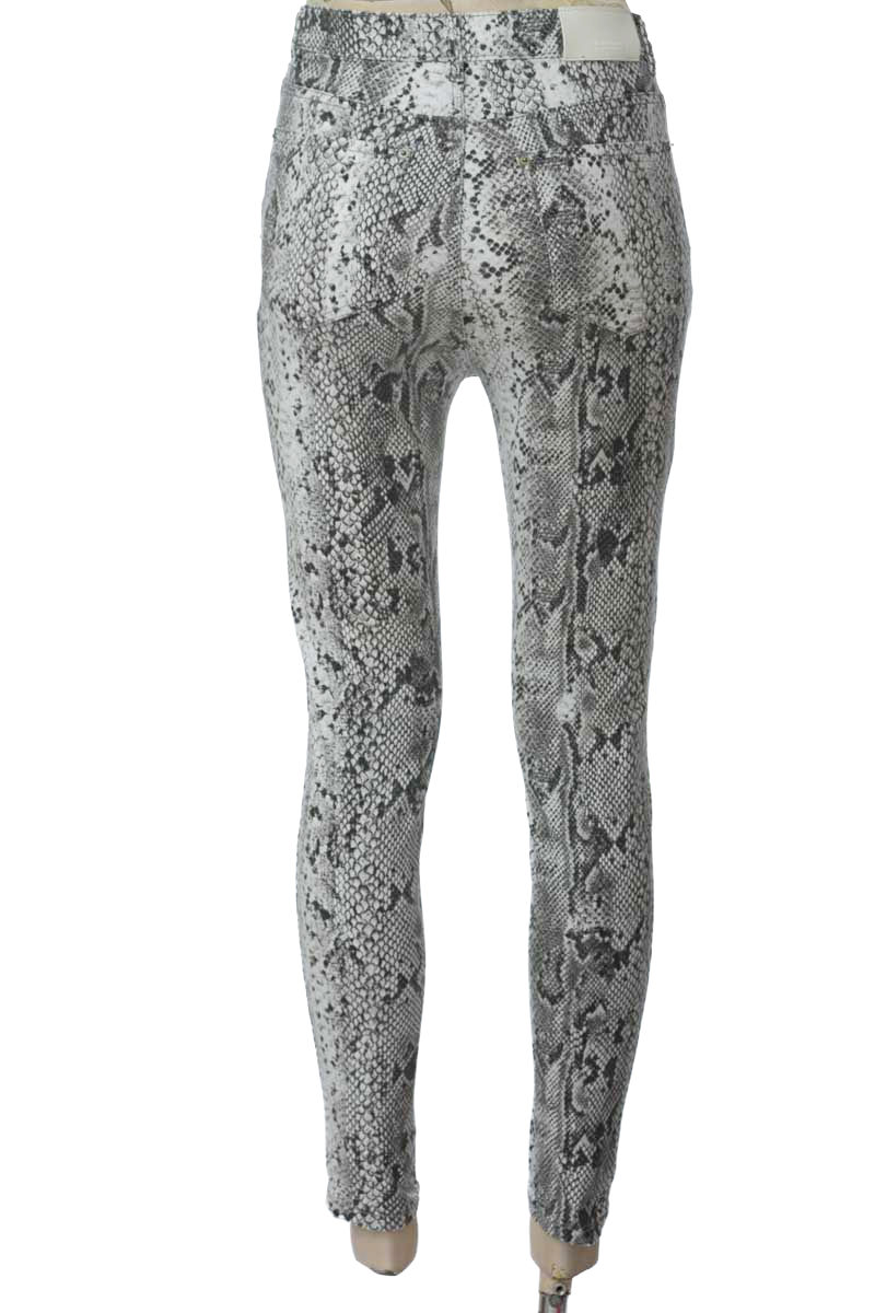 Pantalones color Estampado - Stradivarius