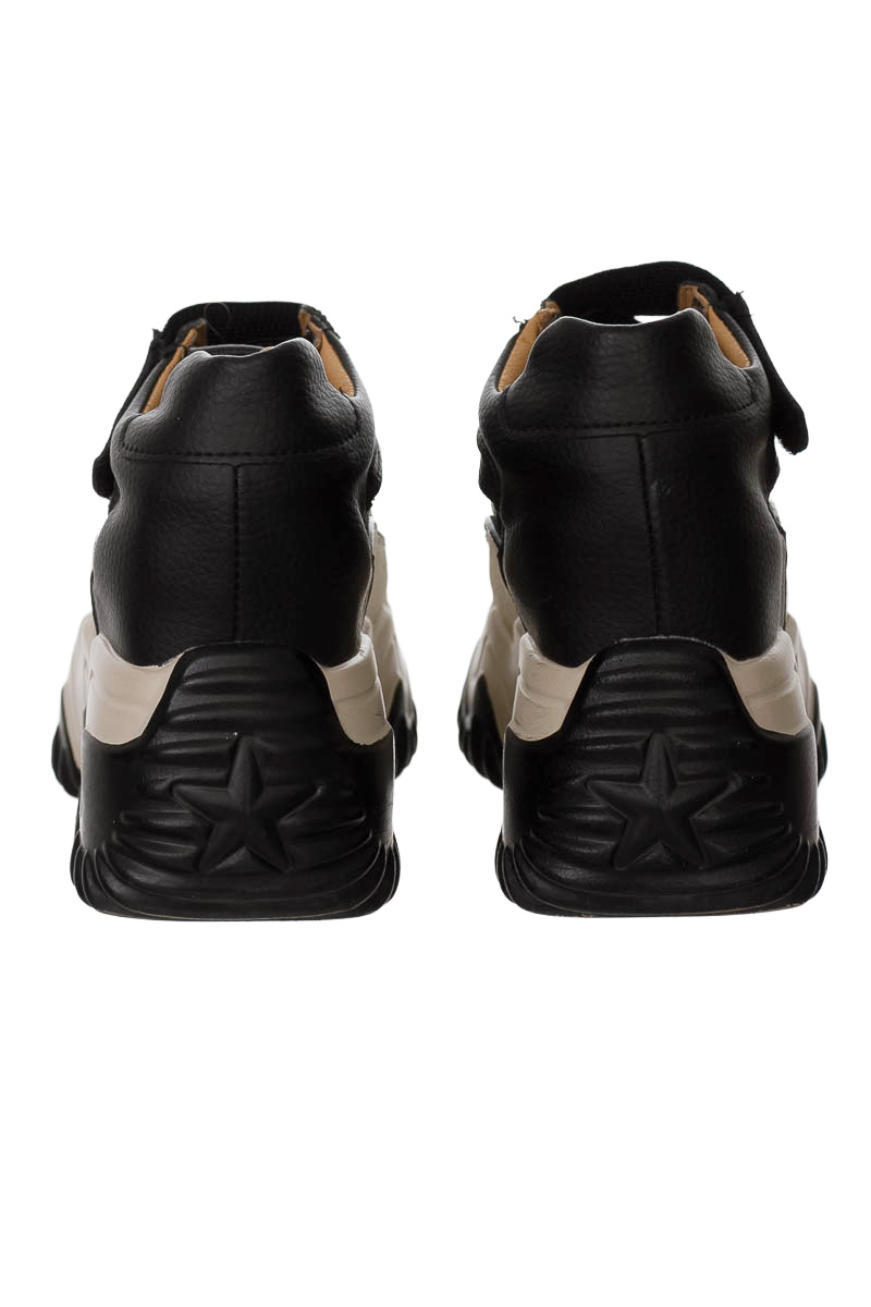 Zapatos color Beige - Closeando