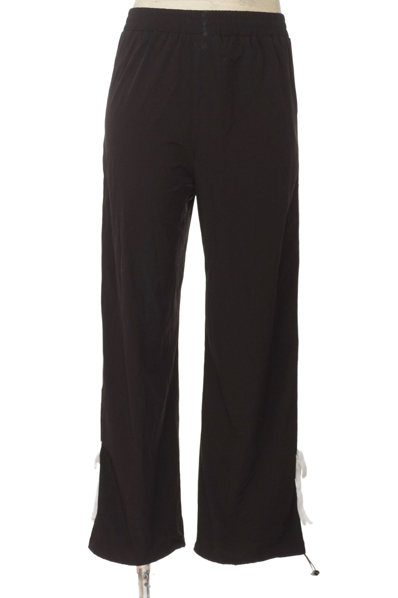 Ropa Deportiva / Salida de Baño color Negro - Closeando