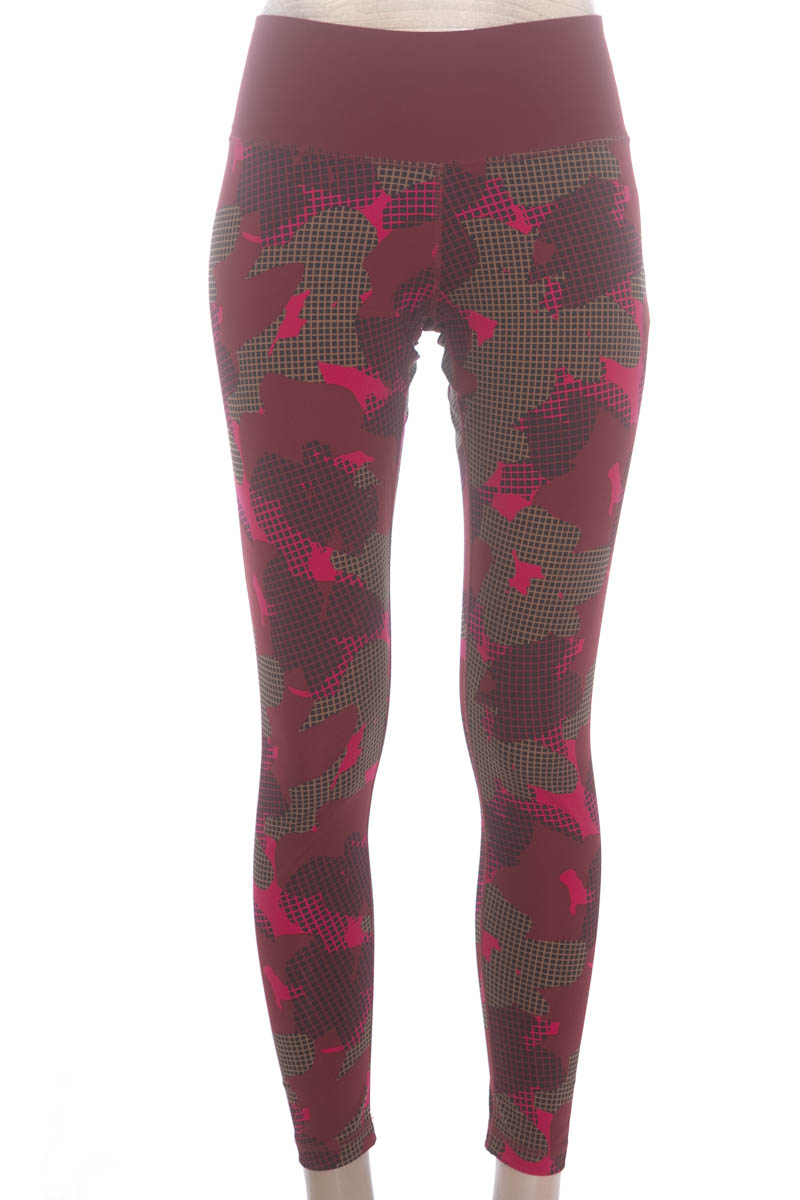 Ropa Deportiva / Salida de Baño color Vinotinto - Adidas