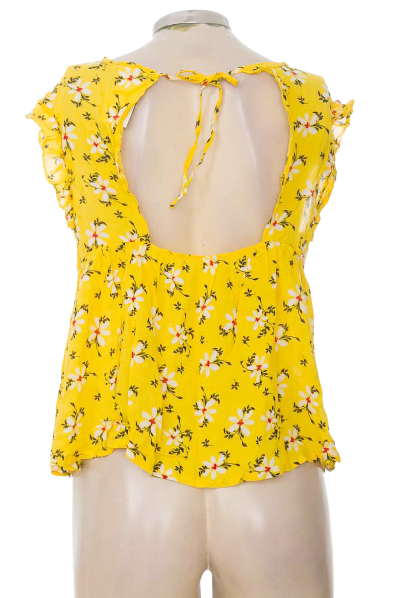 Top / Camiseta color Amarillo - Carmel