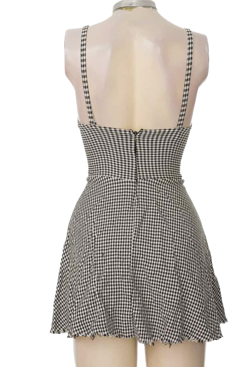 Vestido / Enterizo color Negro - Closeando