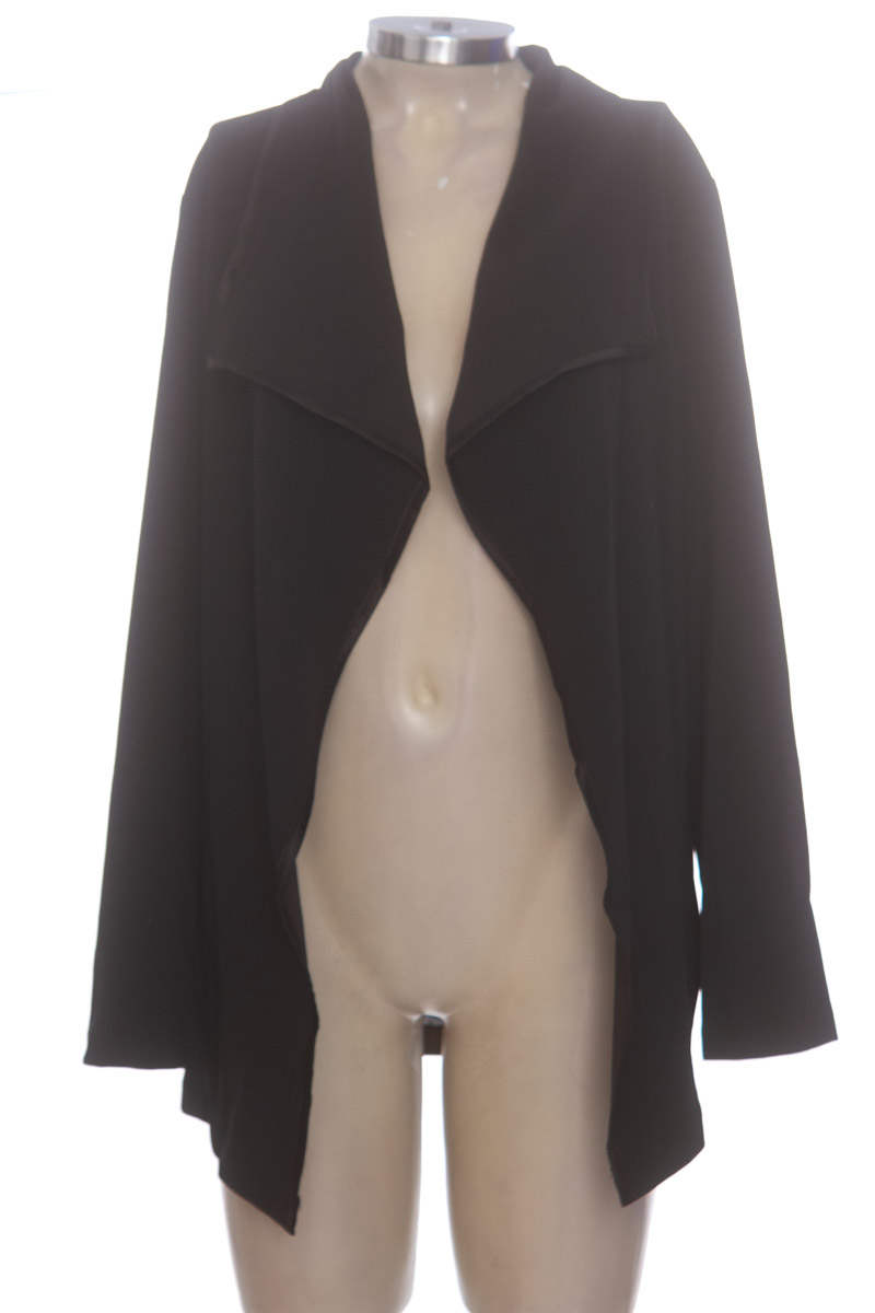 Chaqueta / Abrigo color Negro - Emery Rose