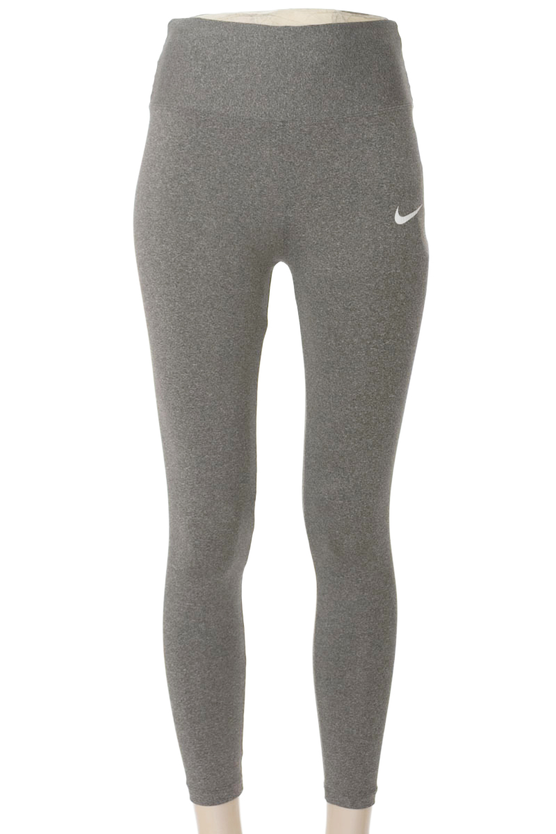 Ropa Deportiva / Salida de Baño color Gris - Closeando