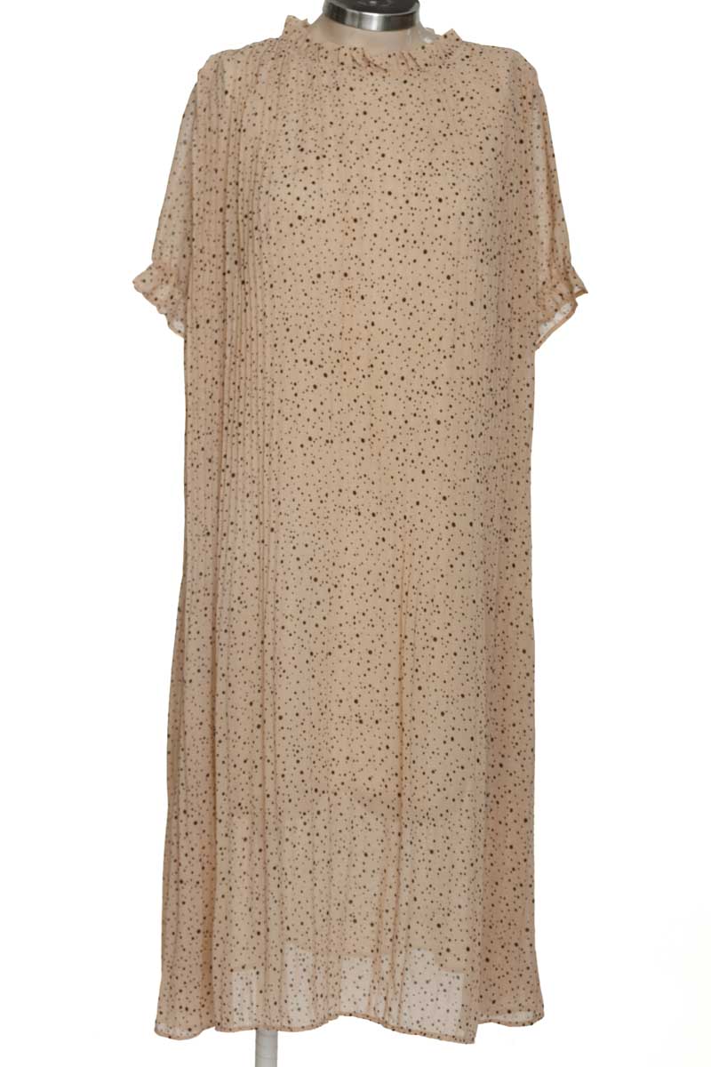 Vestido / Enterizo color Beige - Runway