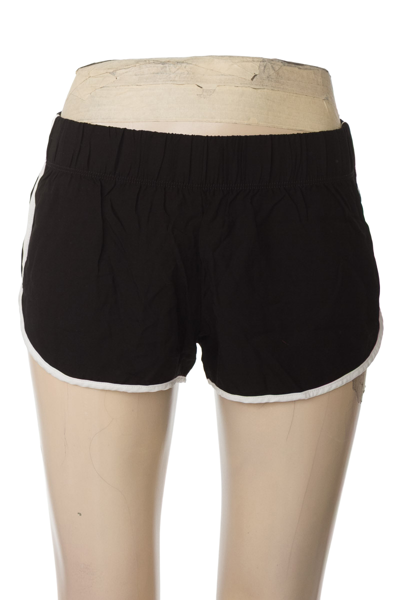 Short color Negro - Closeando