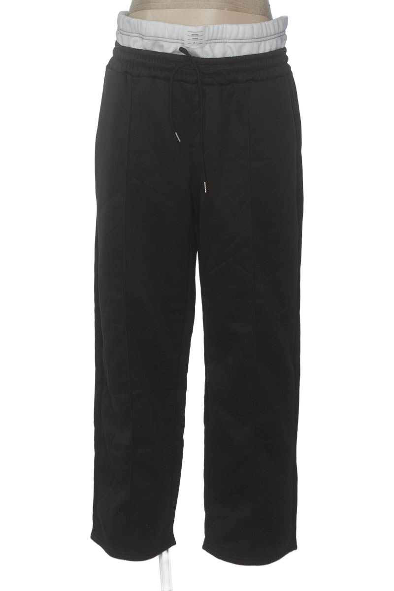 Ropa Deportiva color Negro - Closeando