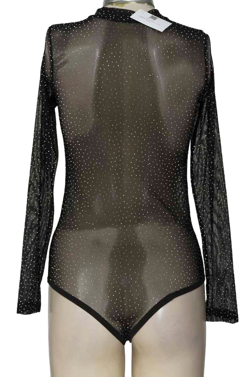 Top / Camiseta color Negro - Closeando