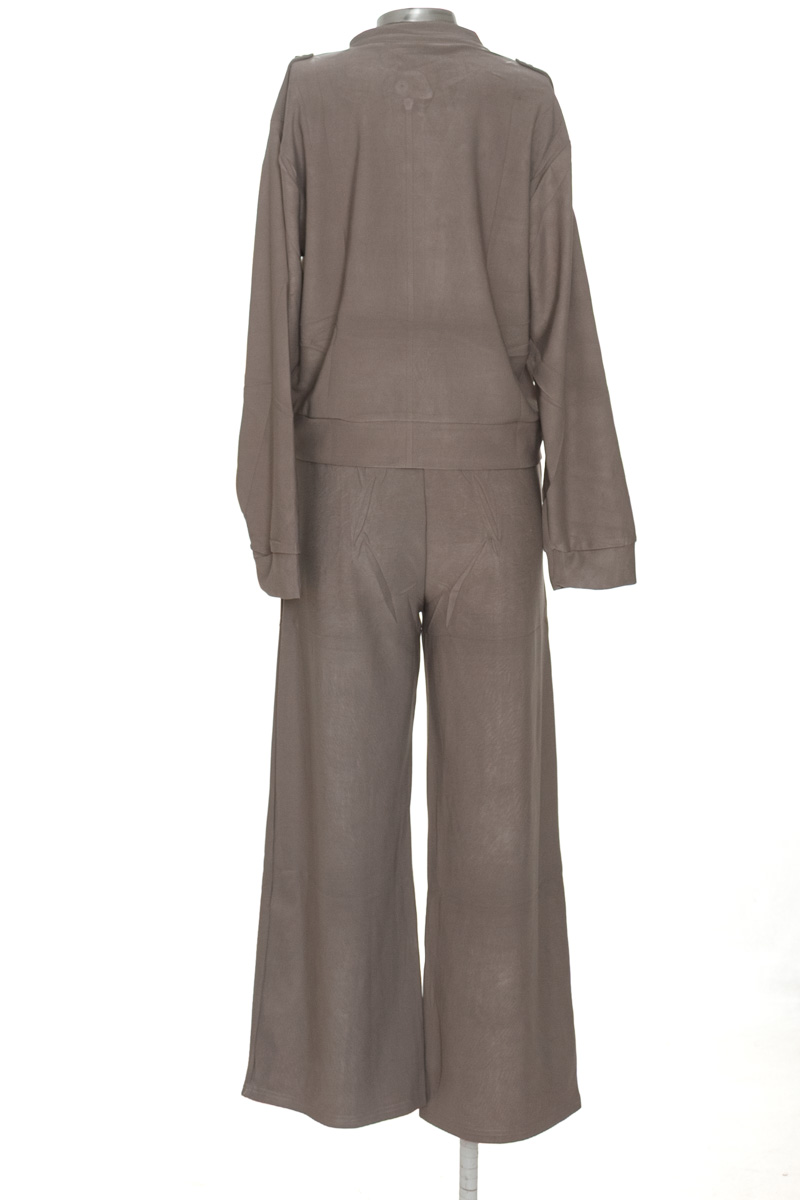 Vestido / Enterizo color Gris - Closeando