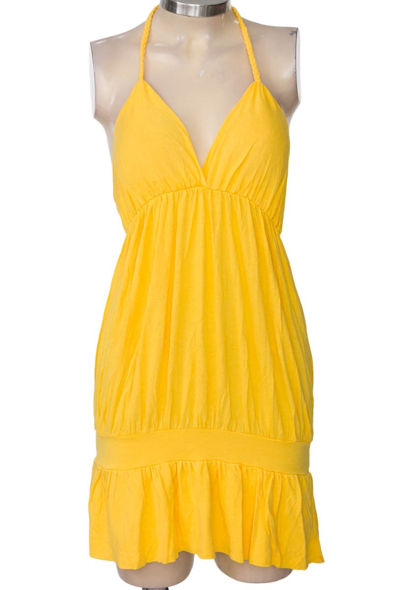 Vestido / Enterizo color Amarillo - Closeando