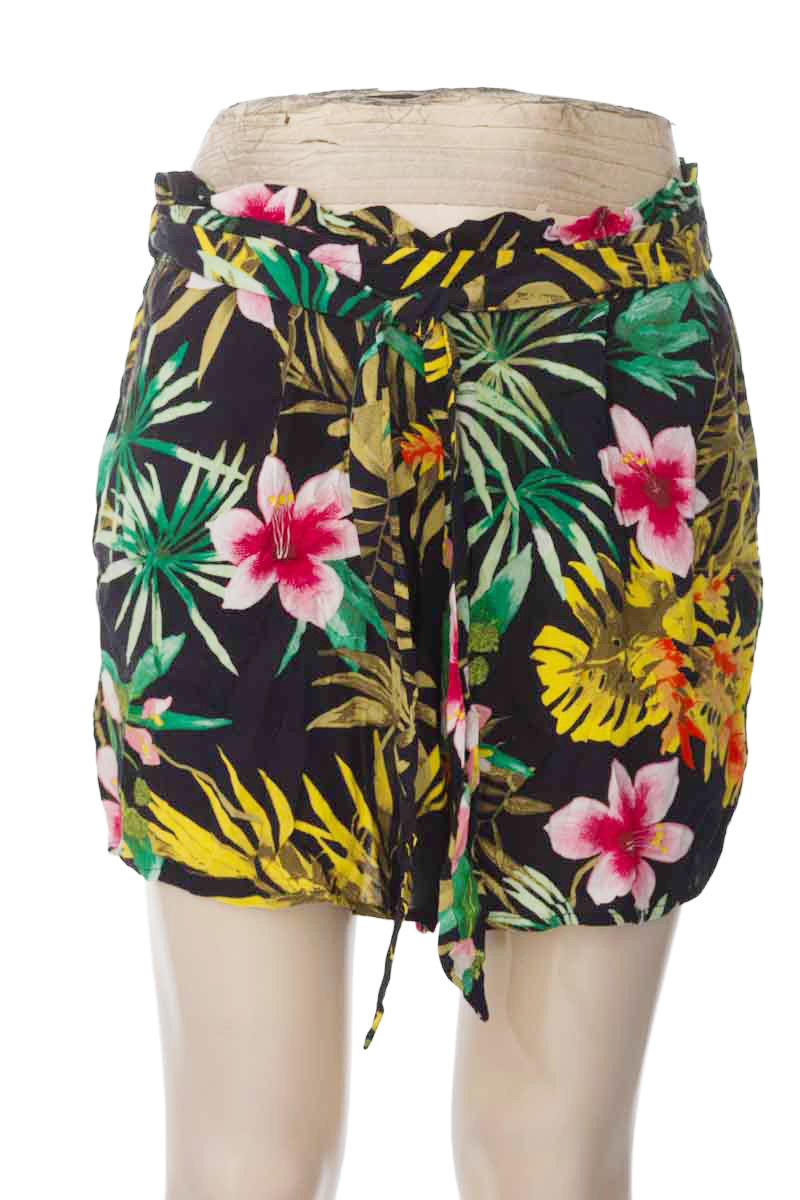 Short color Negro - Stradivarius