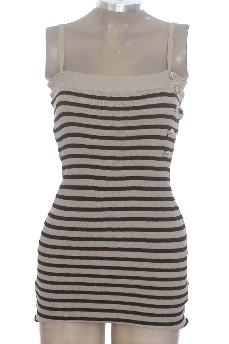 Vestido / Enterizo color Beige - Closeando