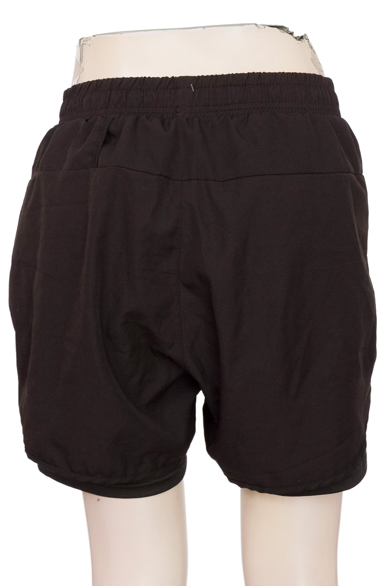 Ropa Deportiva / Salida de Baño color Negro - Closeando