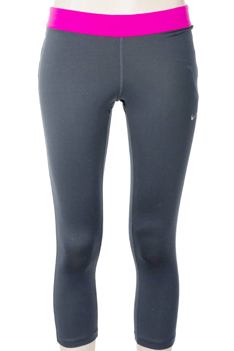 Ropa Deportiva / Salida de Baño color Gris - Nike