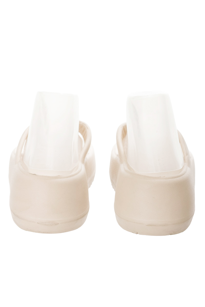 Zapatos color Beige - Closeando