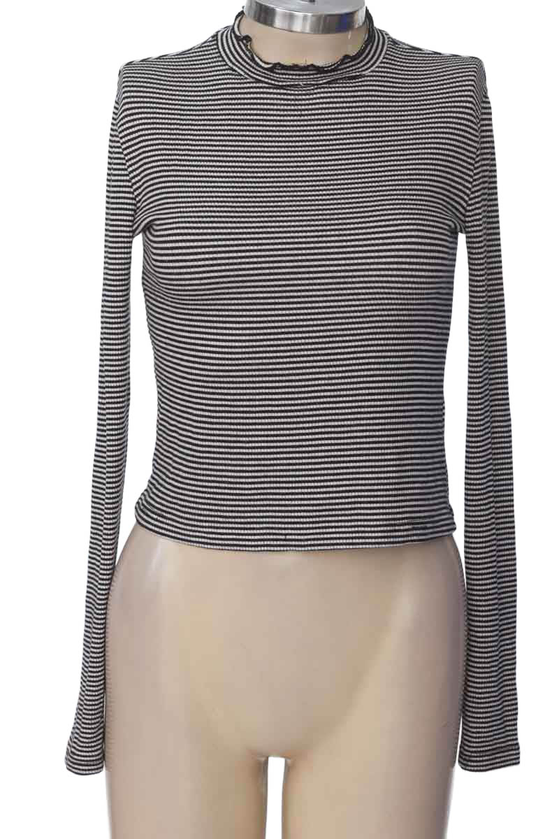 Top / Camiseta color Negro - Bershka