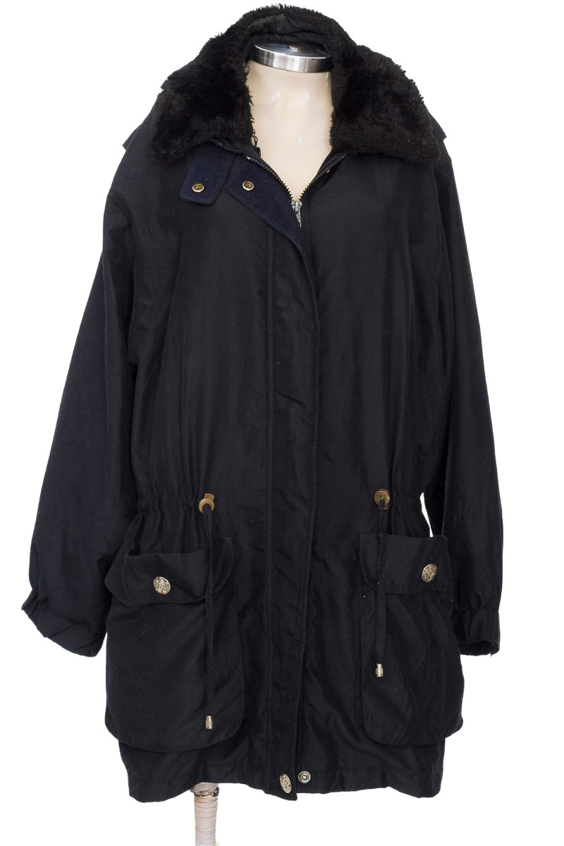 Chaqueta / Abrigo color Negro - Closeando