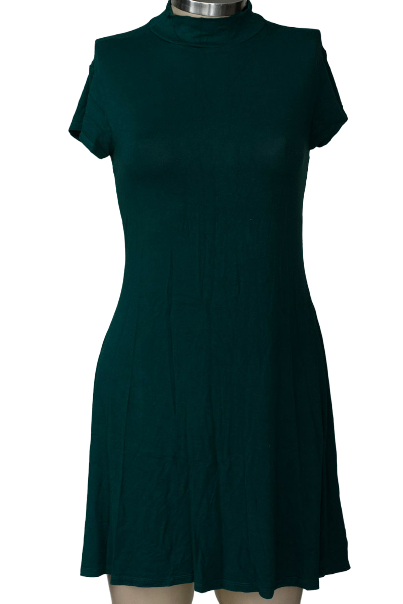 Vestido / Enterizo color Verde - Closeando