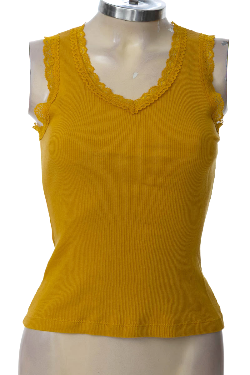 Top / Camiseta color Amarillo - Arkitect
