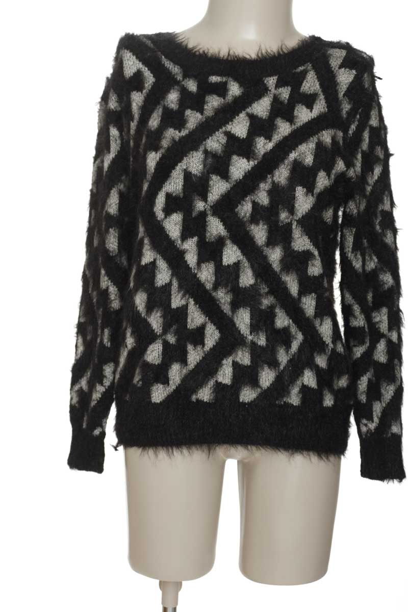 Sweater color Negro - Closeando