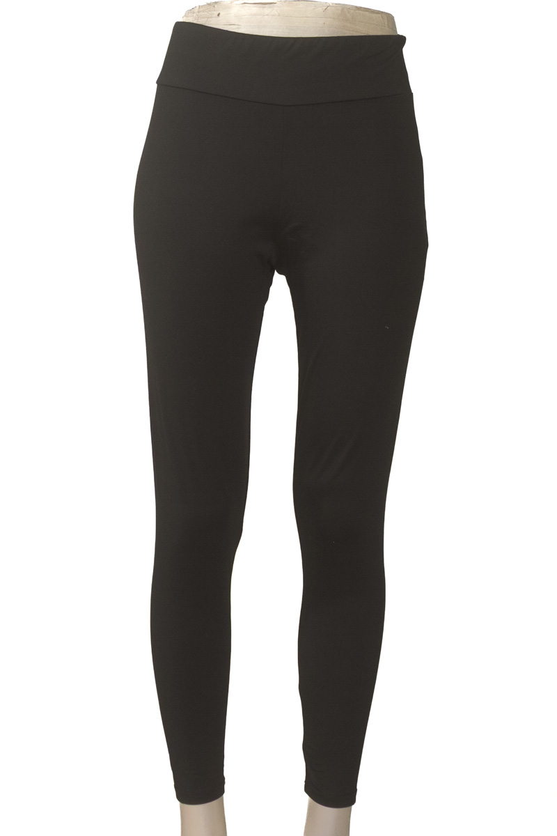 Ropa Deportiva / Salida de Baño color Negro - Closeando