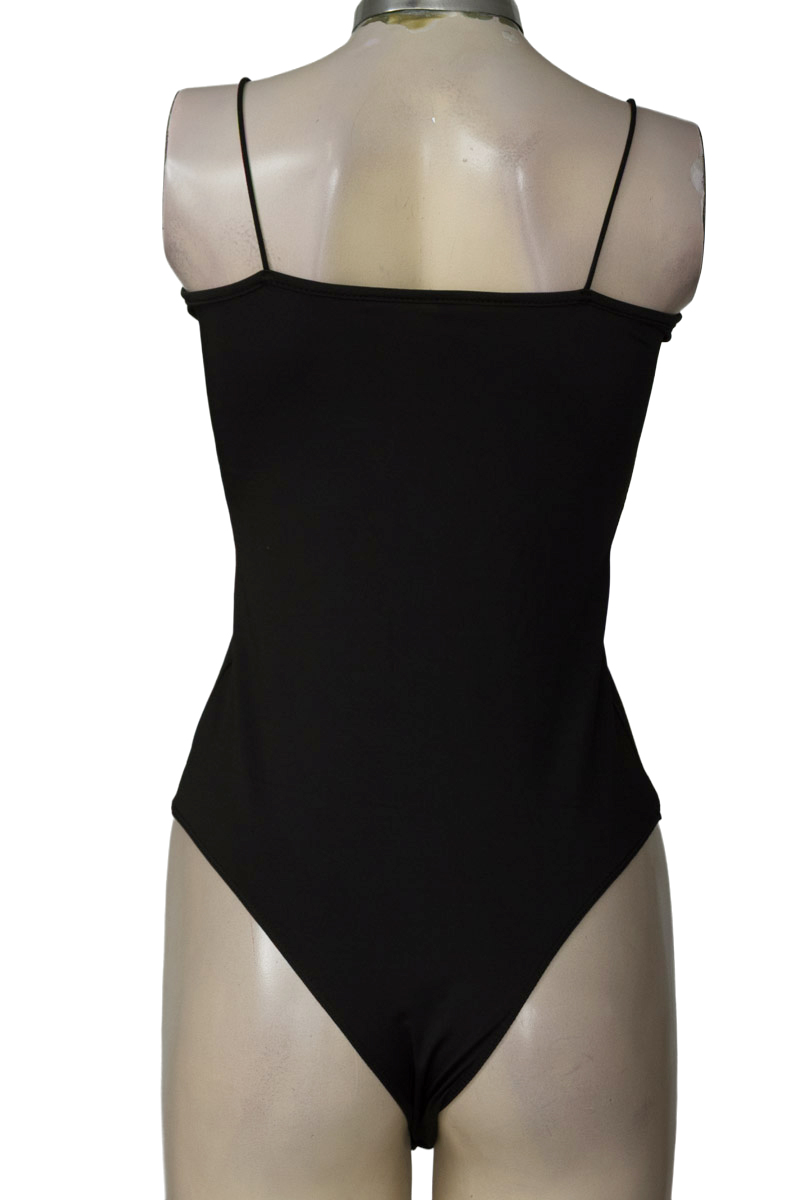 Top / Camiseta color Negro - Closeando