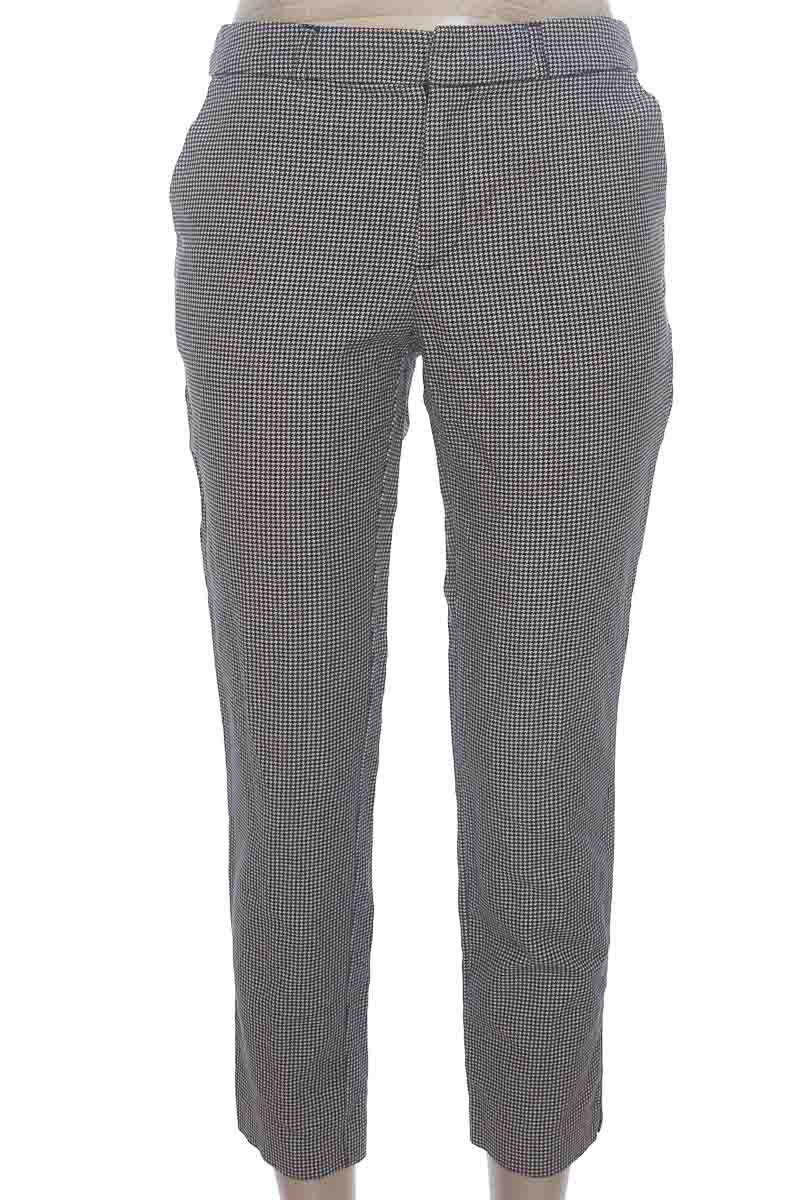 Pantalones color Gris - Stradivarius