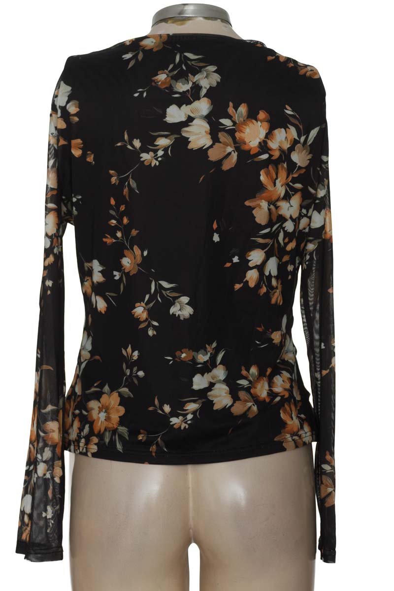 Blusa color Negro - Closeando