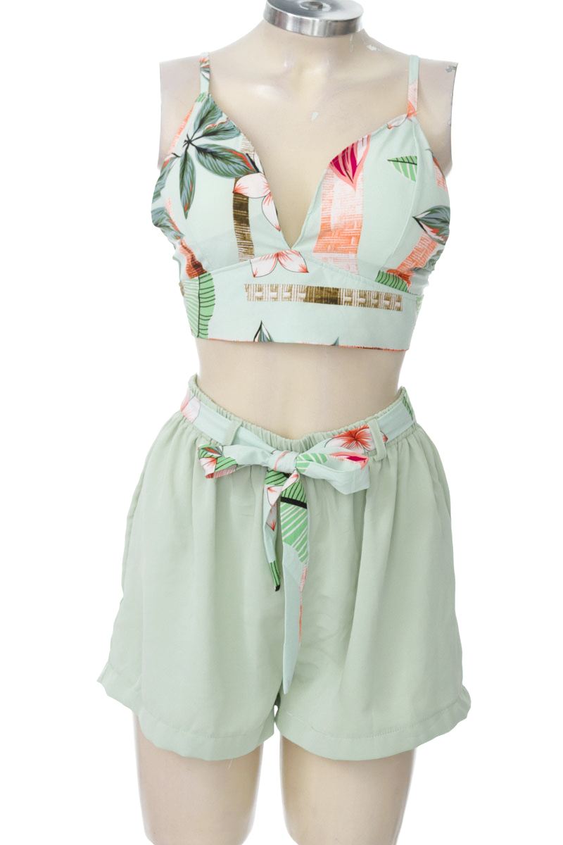 Vestido / Enterizo color Verde - Closeando