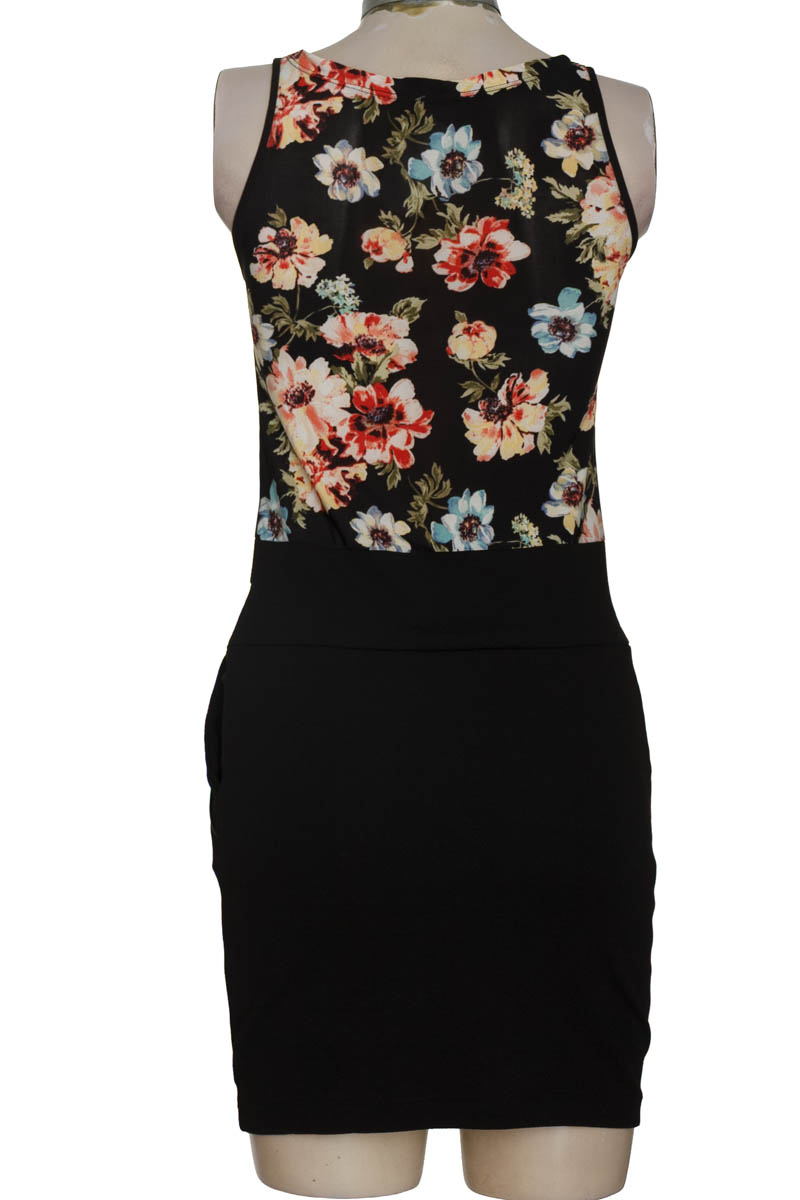 Vestido / Enterizo color Negro - Closeando