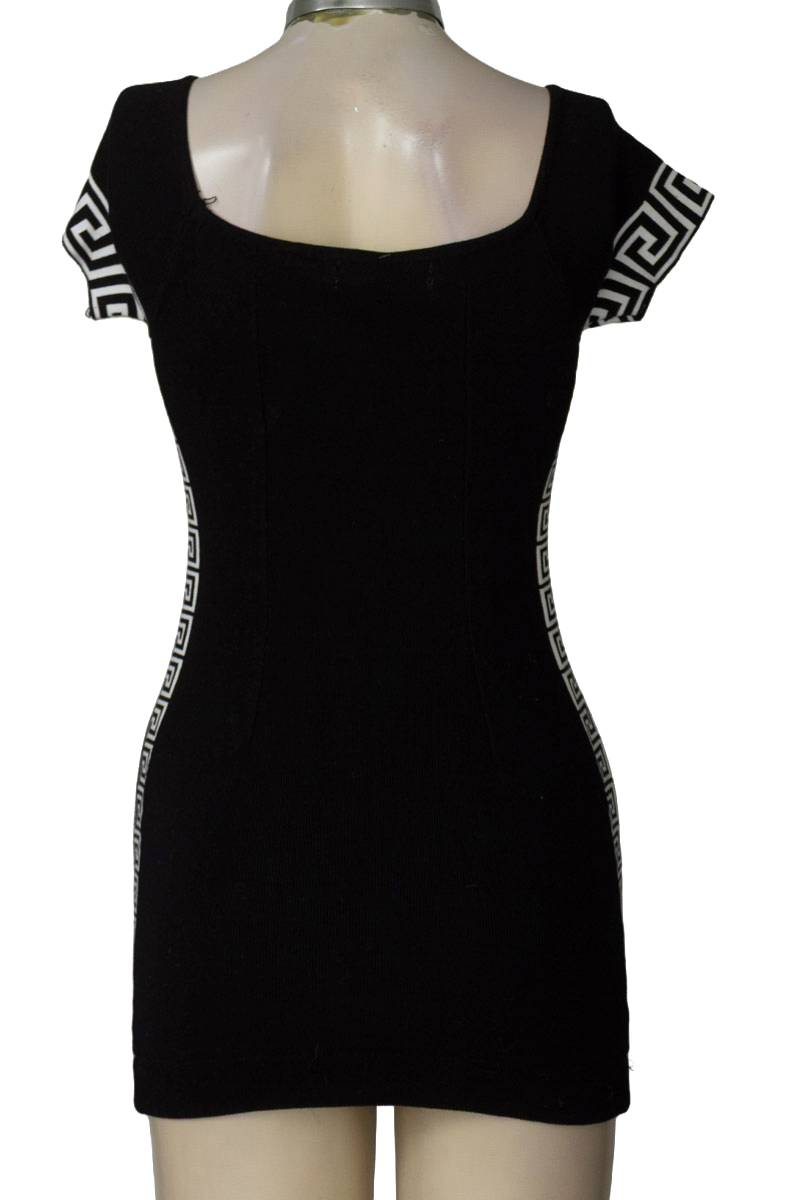 Vestido / Enterizo color Negro - Closeando