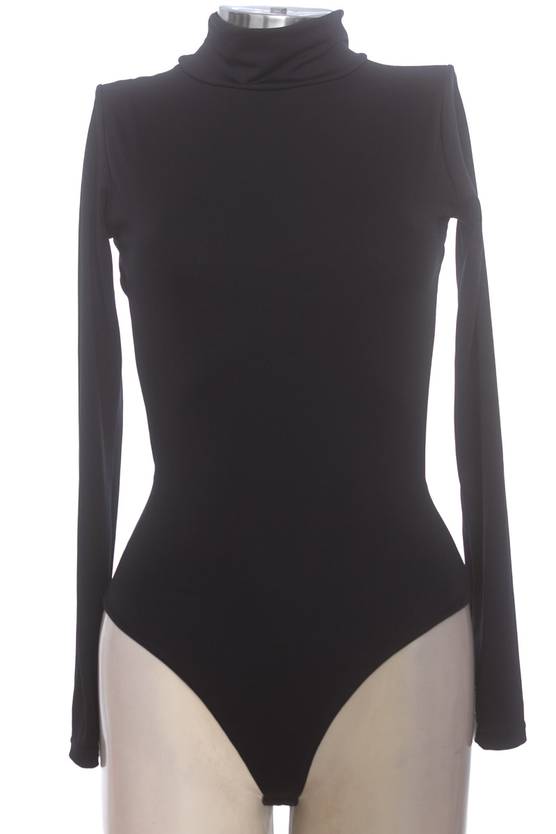 Top / Camiseta color Negro - Closeando