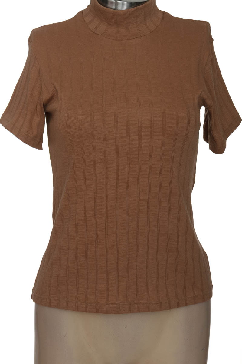 Top / Camiseta color Café - Closeando