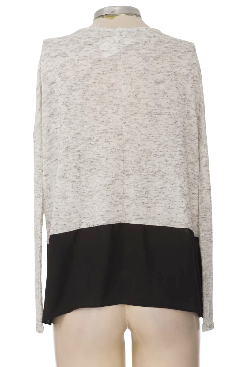 Sweater color Gris - Closeando