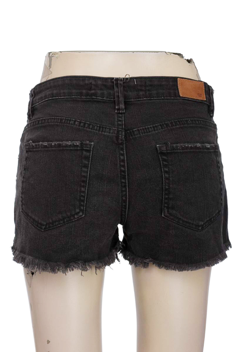 Short color Negro - Basement